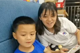和孩子完成的100件事，打工夫妻陪他一起动手，你们完成了多少？视频封面
