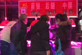 山西太原西矿街，道路边上的九州批发巿场，是这样的，这边看视频封面