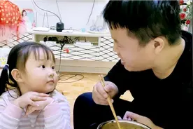 30多岁的大人被小孩埋汰的无地自容 却是因为一碗面引起的战争视频封面