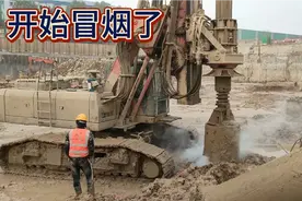 800万一台的旋挖钻机，老板买一台赚大了，每月收租30多万视频封面