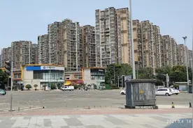 李嘉诚在成都几十亿抛售的地产，现在是这样的。视频封面