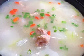 厨师长教你冬瓜排骨汤的家常做法，步骤详细，软烂鲜香老少皆宜