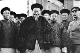 1901年李鸿章去世后，给子孙后代留下了巨额财产视频封面