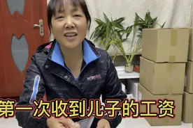 恋爱三年的男友突然把工资给我，女孩直接上交未来婆婆，阿姨笑了视频封面