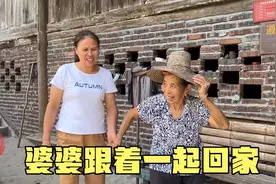 奶奶用银饰给三妹刮痧，湿气太重把手镯氧化了，婆婆也跟回家帮忙视频封面