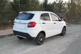 三缸燃油代步车，手动挡省油，五门五座小车，跑长途爬山涉水视频封面