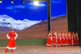 女儿在图木舒克实习表演的蒙古族舞蹈。视频封面