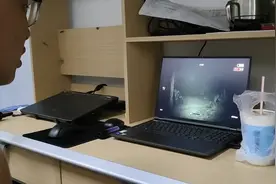 关于舍友玩恐怖游戏被吓😅视频封面