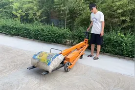 微型电瓶叉车充电一次可以工作10小时，液压升降，载重1000斤视频封面