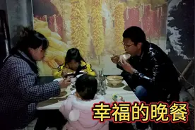 小谢起早割10斤五花肉，发完货晚上煮肉吃，回锅肉就馒头喷喷香！