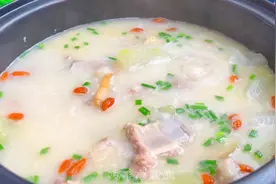 排骨汤怎样炖浓白好喝无腥味？教你饭店的做法，营养美味全家爱喝