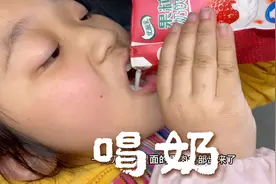 女儿喝牛奶的四种喝法，不仅香甜可口还很优雅，第三种你很难超越