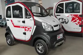 最小的电动四轮车，连 电梯 都能进的去？网友：麻雀虽小视频封面