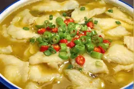 厨师长教你酸汤鱼的家常做法，步骤详细，酸辣开胃下酒又下饭视频封面