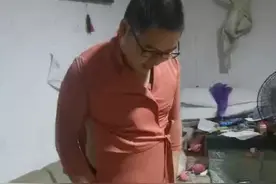 爸爸教女儿穿裙子如何保护自己视频封面