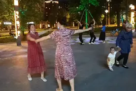 双人舞，五步恰恰步，音乐好听就跳了一曲😄😄