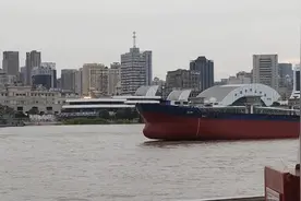 大号货轮过长江视频封面