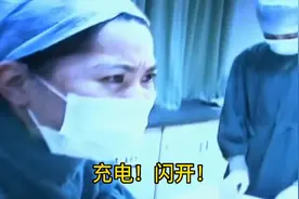 连续看手机81小时引发猝死，青岛14岁女孩给奶奶陪床险些丢命！视频封面
