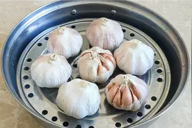 把大蒜蒸一蒸，作用实在太厉害了，喉咙像吞刀片的朋友一定要试试