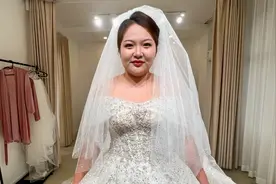 为了试婚纱女朋友哭了，我看着好心疼，不知道该怎么办！视频封面