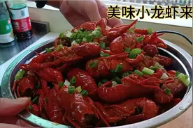 朋友从很远的地方来看我，我很感动 特意做了拿手菜让她们品尝视频封面