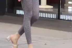 路上街拍美女视频封面
