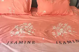 睡觉时，手机和毛绒公仔尽量不要放在床边，很多人不懂，涨知识了