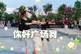广德173高人美女精彩演绎广场舞引起路人围观，长按赞让她热门视频封面