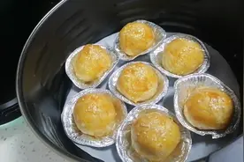 蛋挞皮和汤圆，用空气炸锅这样做出来，奶香味十足，太好吃了