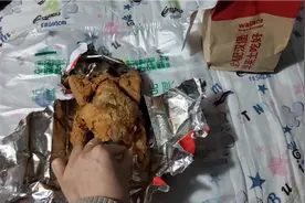 成年人的世界身体在怎么不适，吃一顿喜欢的慰藉自己，就要去搬砖视频封面