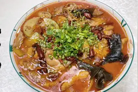 近年来肥肠鸡火遍大江南北，秘制香料配方熬酱技巧，味道有保障！视频封面