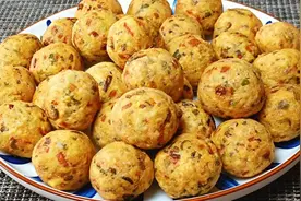 香椿别炒鸡蛋了，教你一个从没吃过的做法，外酥里嫩超好吃，真香