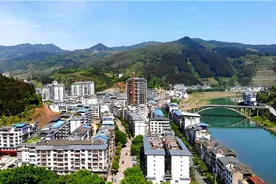 航拍贵州从江县城，别看城市很小，消费水平比肩沿海城市视频封面