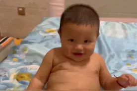 每晚睡前圆宝与妈妈互动