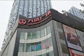 重庆人胆子小了？封控时翻墙出小区，现在却...视频封面