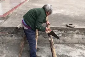 91岁奶奶身体棒棒的，什么事情都自己干