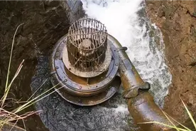 老式引水工程水轮泵，方便快捷几十年如一日，向老一辈设计师致敬