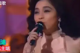 香港巨星徐小凤一九七九年发行的粤语歌曲(橄榄树)真好听。视频封面