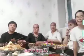 哈萨克年轻人在唱歌视频封面