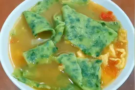 韭菜别只会调馅，加上一碗面粉做成叶子面，做法简单又营养。