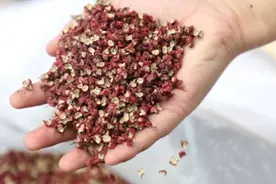 一踩地脚后跟疼，一个方法改善，不吃药也能治好视频封面