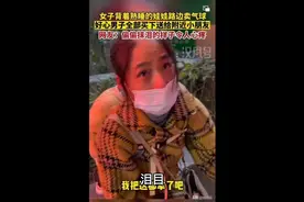 背孩子卖气球的女孩妈妈视频封面