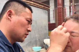 眼睛起了小白点，用银戒指磨磨就好多了，天天熬夜看手机的危害视频封面