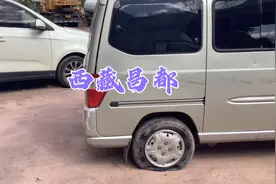 看看没有千斤顶的情况下如何换轮胎视频封面