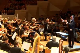 战斗民族演奏《红旗颂》就是不一样（俄罗斯国家交响乐团）