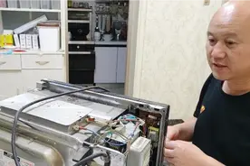 资深维修达人给微波炉换保险管视频封面