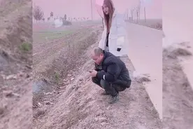 美女你“啊”的一声,全车人都在看我,我要下车了。视频封面