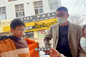 给儿子换个电话手表，他老爸好像干了多大的事一样，比儿子还上瘾视频封面