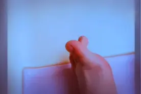 儿子自己连续拍的小脚，我给他拼接起来组成动画，竟特别的好看！视频封面