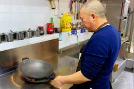 铁锅生锈了别丢！冯光头教你四步秒变新锅  越用越好用